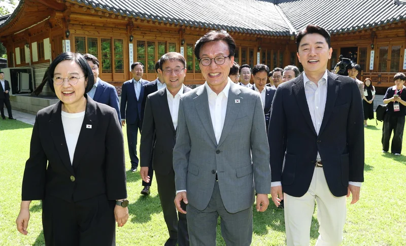 Gov't, ruling party share need to relax tax rule for single-home owners not living in property