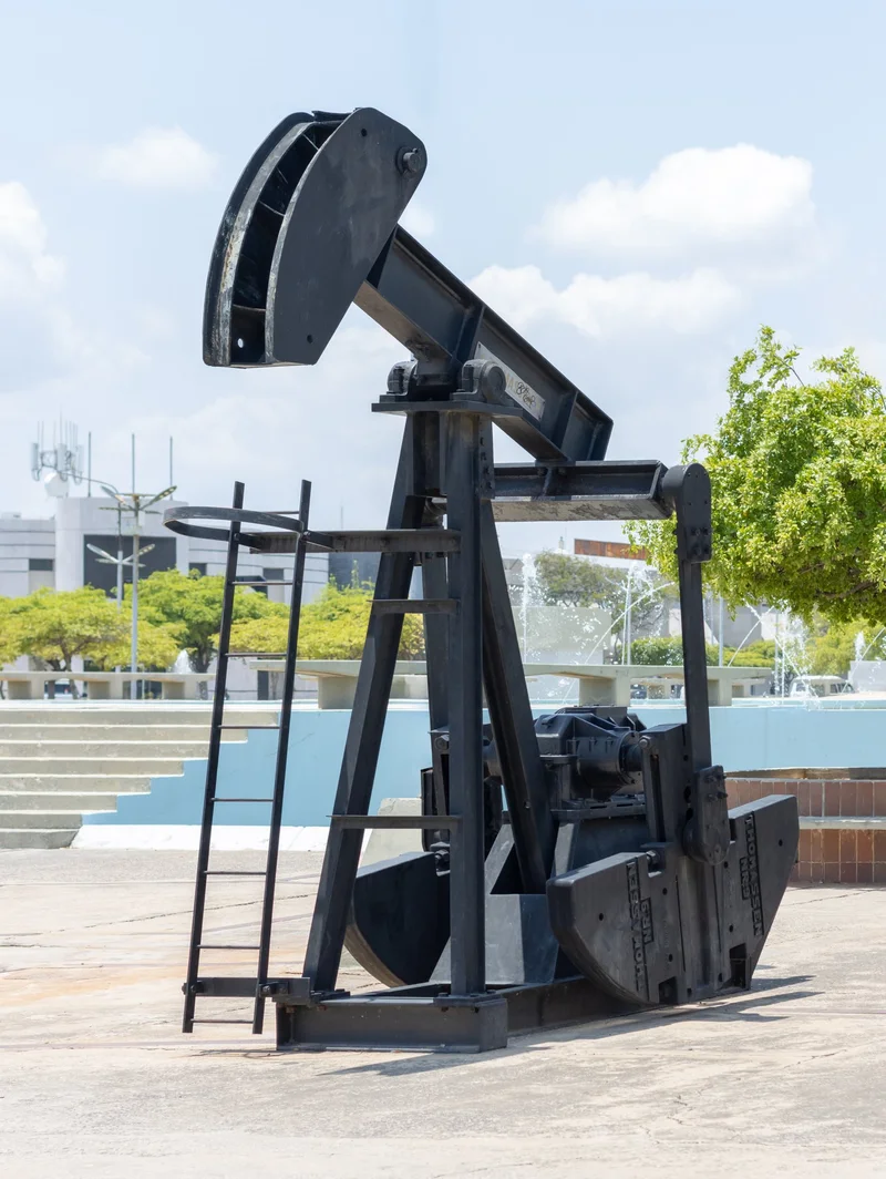 Venezuela’s Oil Output Inches Up, but India Turns Away