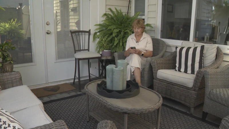 Cell phone delivery scam continues to defraud Canadians