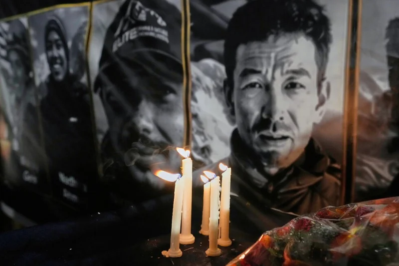Candlelight vigil in Islamabad honors 10 climbers killed on Broad Peak