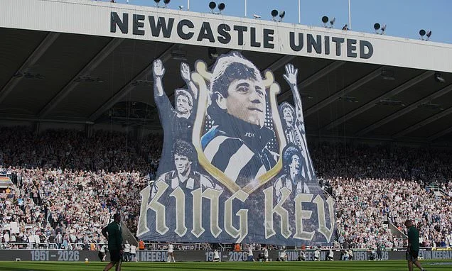 Newcastle and Liverpool pay tribute to Kevin Keegan in emotional scenes at St James' Park following football legend's death aged 75