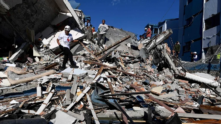 At least 132 killed after strong quake hits western Colombia