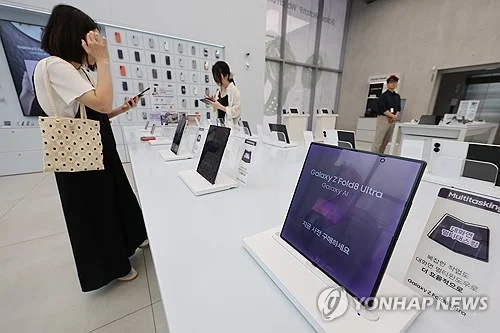 Online shopping sales up 10 pct in June on mobile devices, automobiles