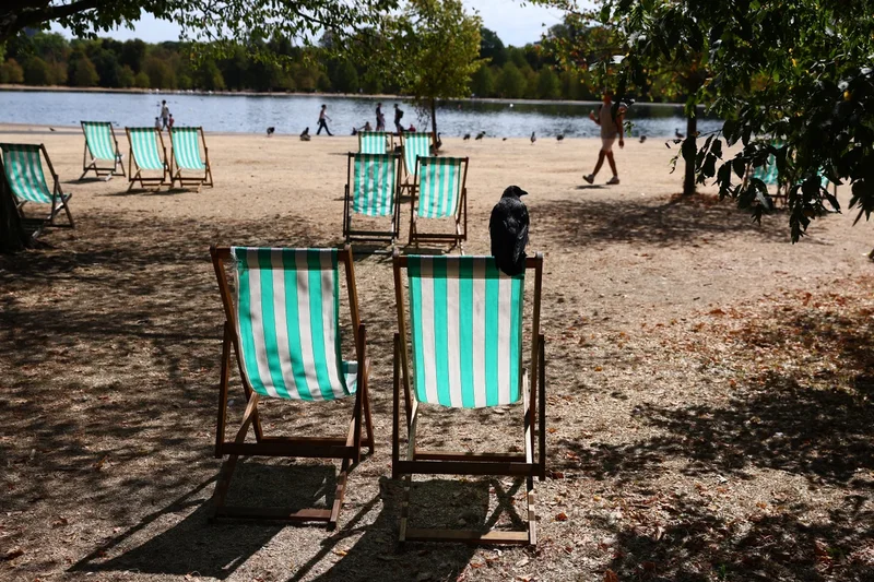 UK weather latest: Amber health alerts begin as Britain braces for 36C temperatures in fifth heatwave