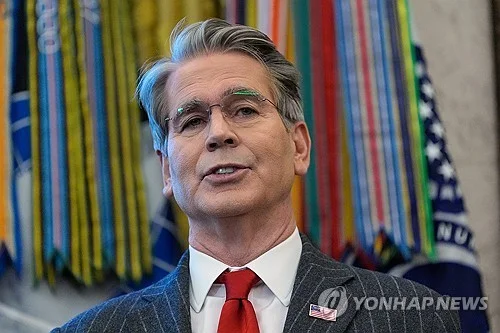 (LEAD) Bessent cites volatility in Korean won while stressing stable yen's importance