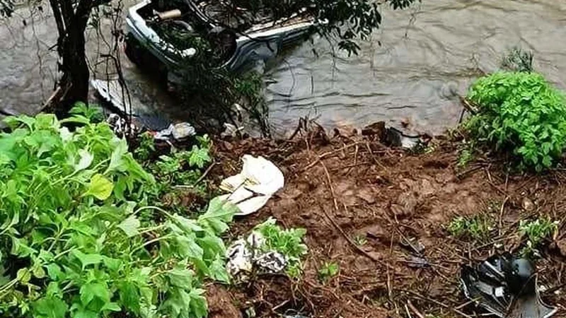 Car plunges in to river in idukki; one dies, three injured