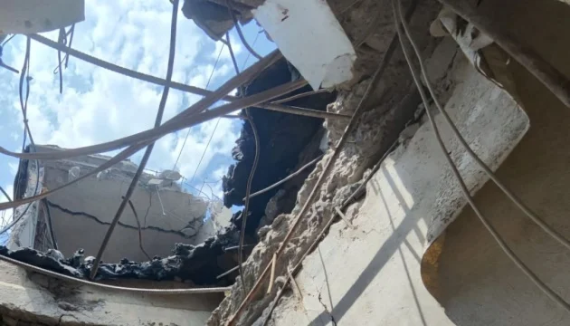 Russian forces strike Zaporizhzhia region, wounding four people