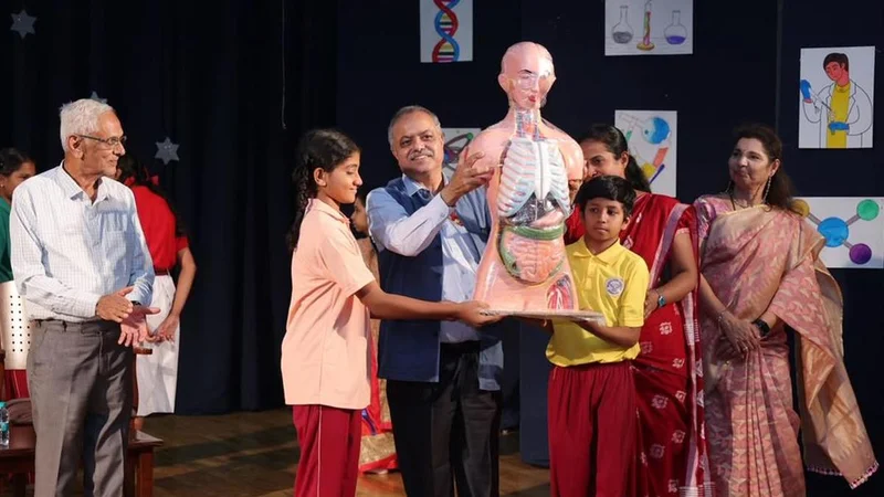 Bengaluru: Alumni of Mahila Seva Samaja gift science kits to students