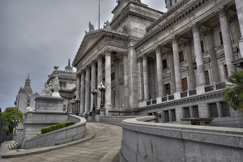 Argentina Pushes Central Bank Reform Toward August 19 Vote