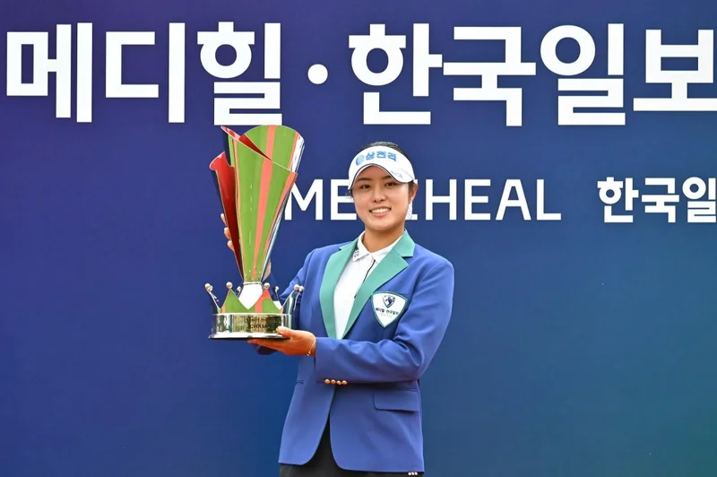 [PHOTO] Seo Kyo-rim claims Mediheal-Hankook Ilbo Championship