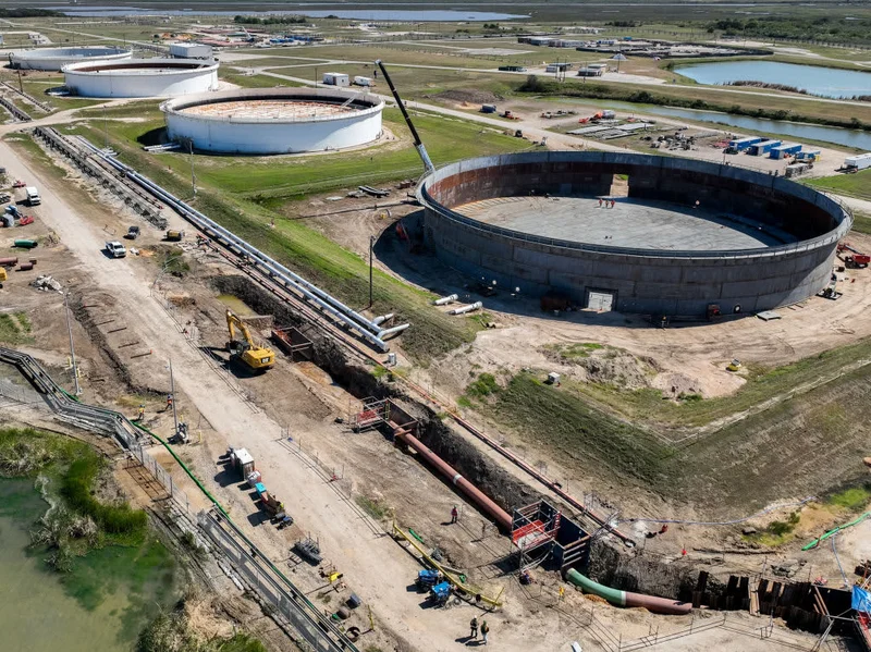 Oil in U.S. Strategic Petroleum Reserve falls below 300 million barrels, lowest since 1983