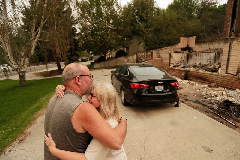 Washington wildfires destroy homes, force thousands to evacuate