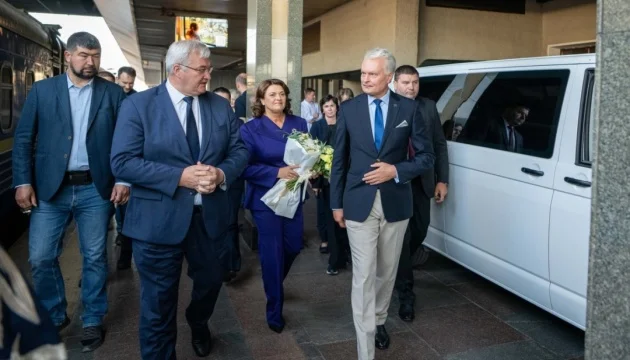 Lithuanian President arrives in Kyiv