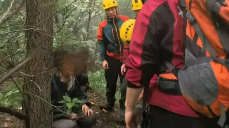 Chinese neighbours trapped in mountains ignore rescue calls over spiritual fears