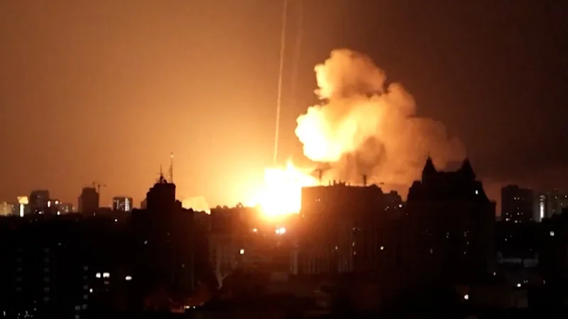 Video shows Russian missile strike on Ukrainian capital
