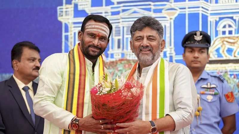 School teacher suspended for derogatory post against Karnataka Minister Vijayanand S. Kashappanavar