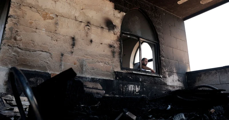 Israeli troops clash with settlers besieging Palestinian homes in West Bank
