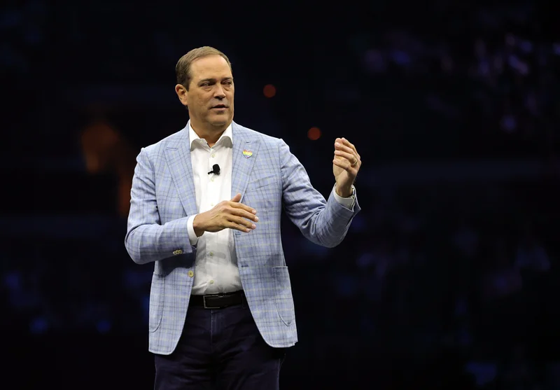 Cisco's stock drops despite earnings, revenue beat