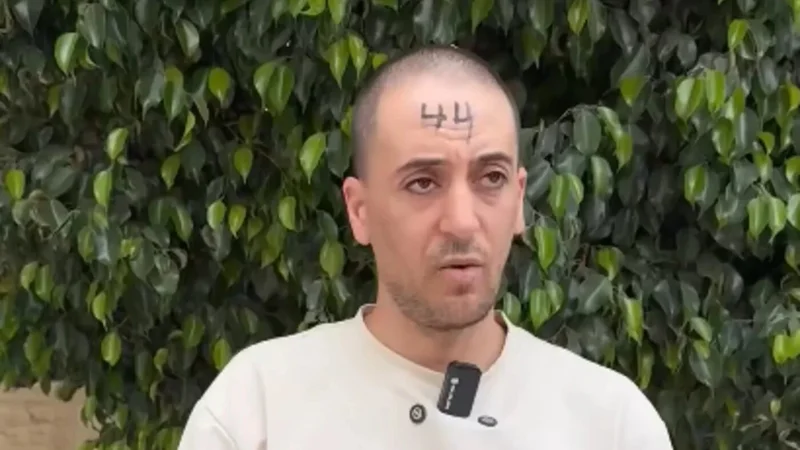 Israeli soldiers number Palestinian detainees on their foreheads