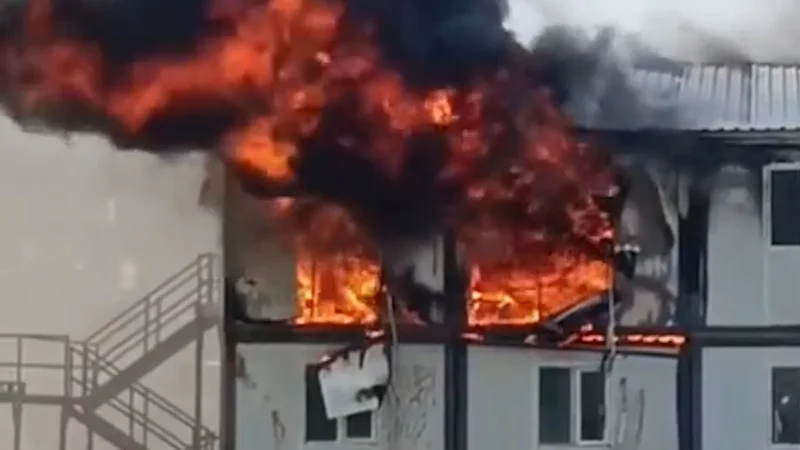 Fire engulfs earthquake housing site in Turkiye