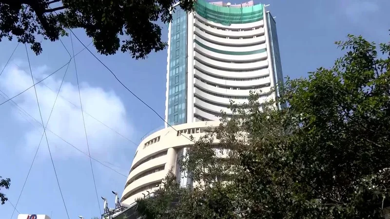 Markets climb in early trade on falling crude oil prices; RBI monetary policy decision awaited