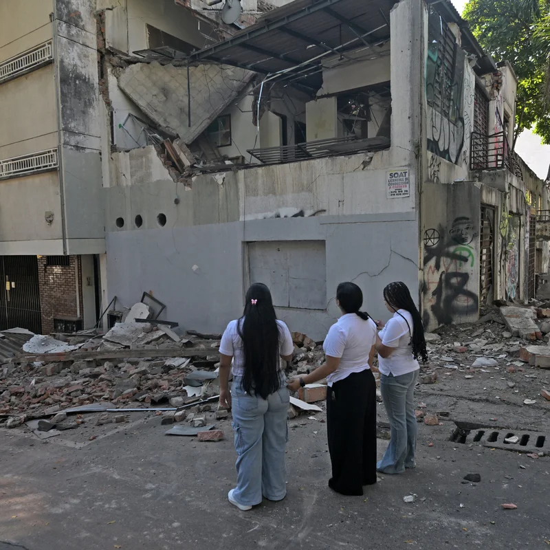 Live Updates: Powerful 7.4 Earthquake Strikes Colombia