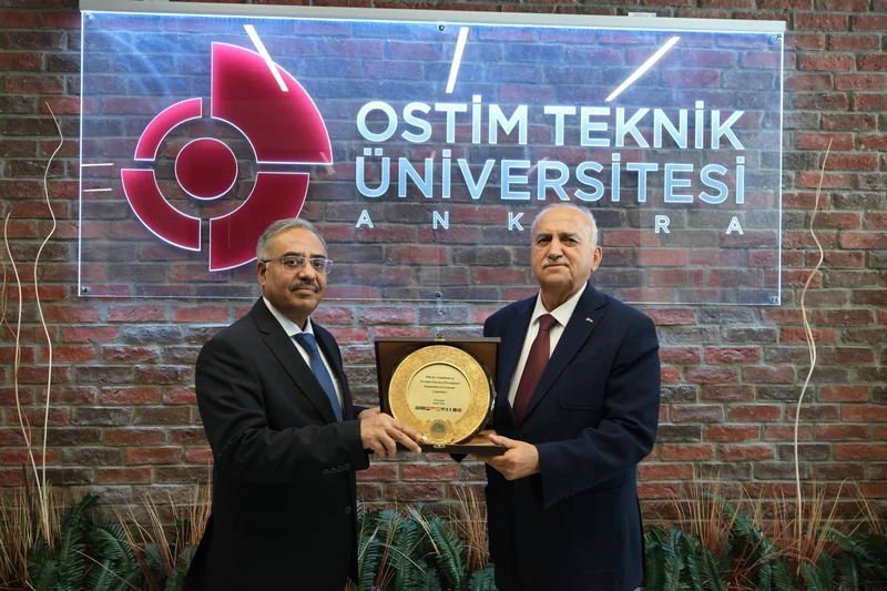 D-8 chief seeks deeper economic, tech cooperation on Türkiye visit