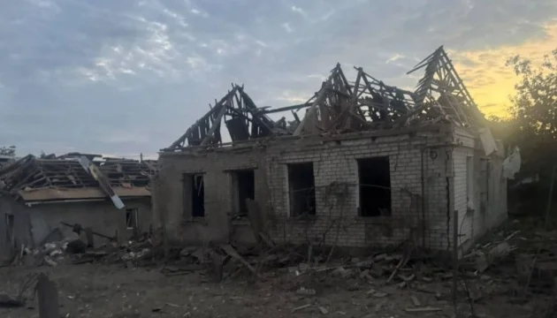 Enemy KAB strikes destroy building in Zaporizhzhia