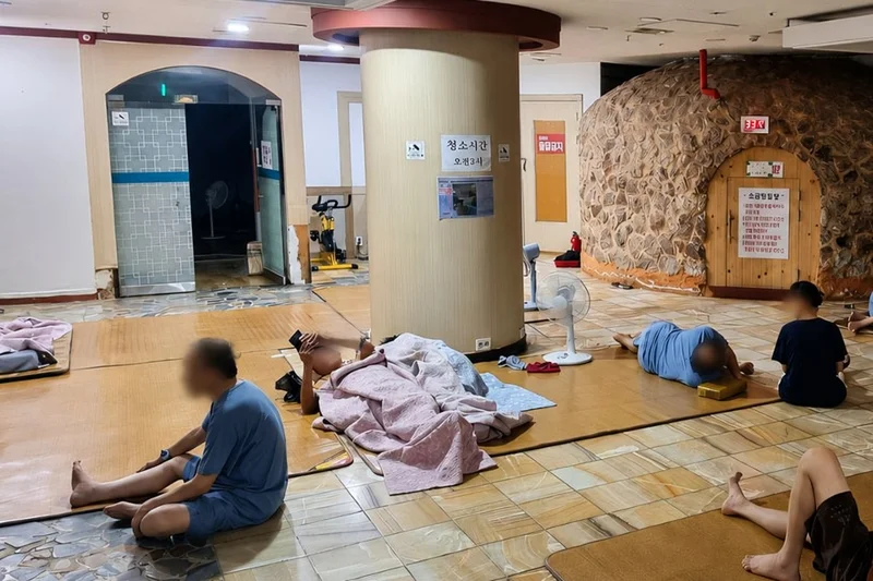 Bathhouses save Seoul's vulnerable residents during extreme weather