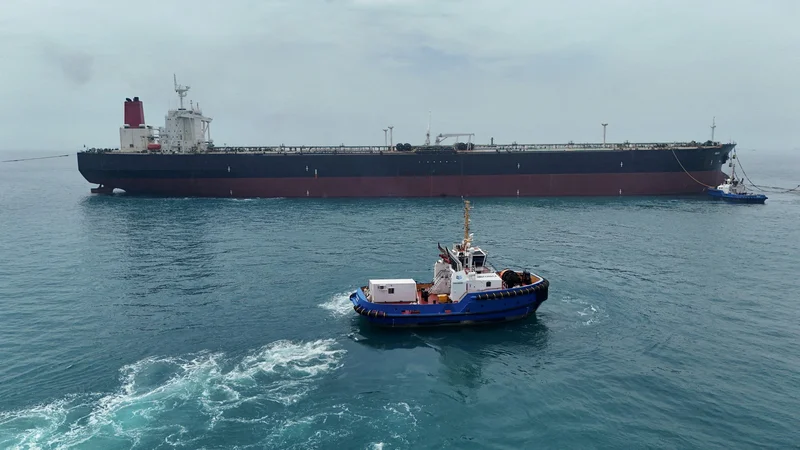 U.S. oil tops $84 as Hormuz deal hopes dwindle and deadlock deepens