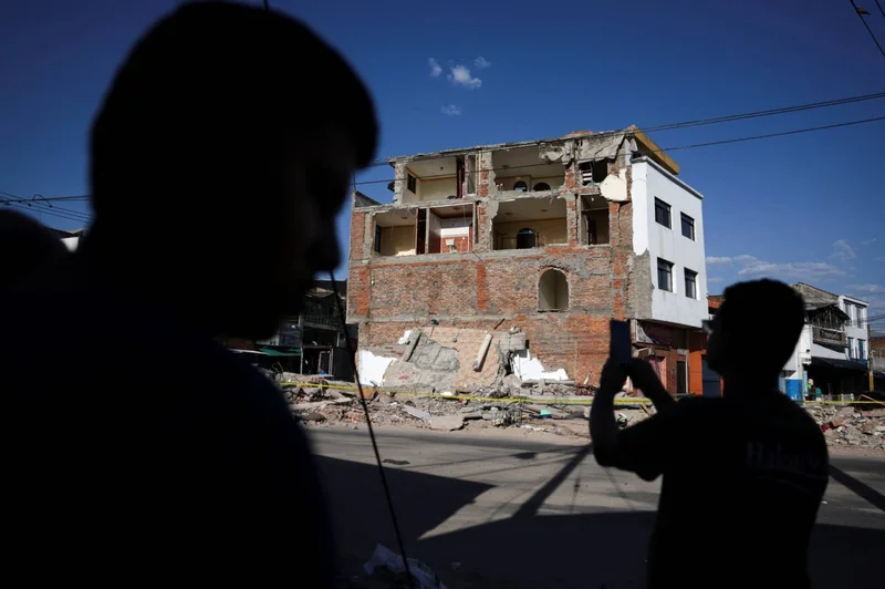 Colombia to declare economic emergency as quake toll tops 180