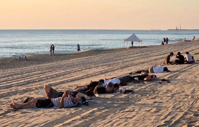 Temperatures soar to record 42 C in southeast