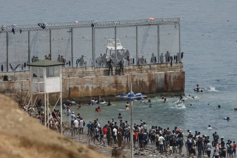 Spanish police arrest five Ceuta migrant traffickers