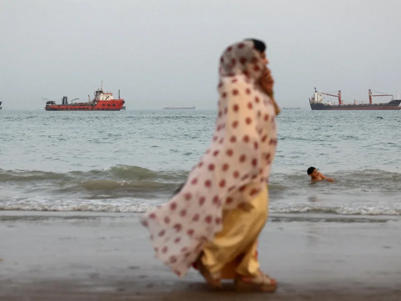 No breakthrough on Strait of Hormuz as Trump halts attack on Iran