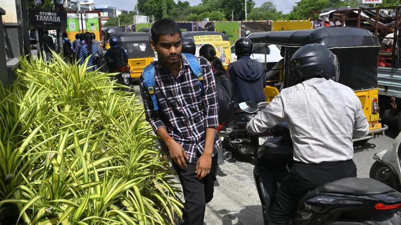 Hyderabad | Traffic chaos around KBR park in first few hours of one-way traffic arrangement; pedestrians worst hit
