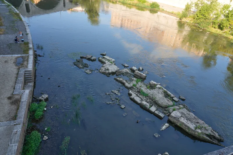 Nero’s Bridge emerges from Tiber River as Rome faces water crisis