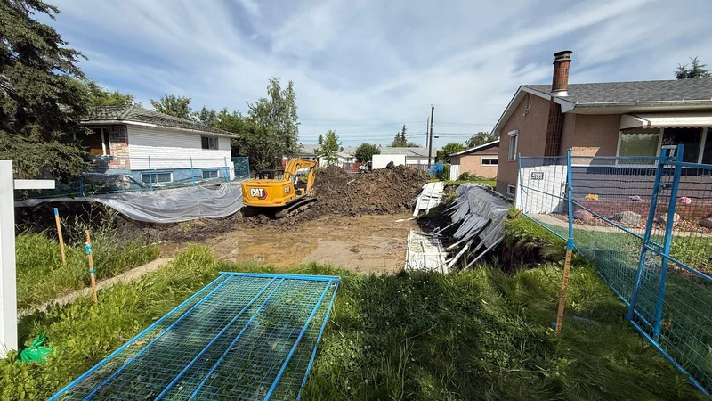 Edmonton homeowners frustrated as their properties erode into infill excavations