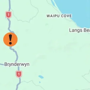 Brynderwyn Hills slip blocks southbound SH1 lane