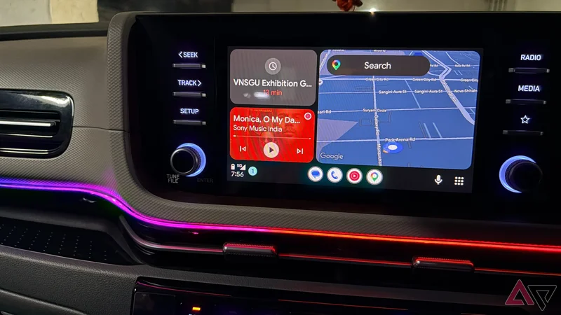 I used Android Auto without touching the screen for a week; now I can't go back