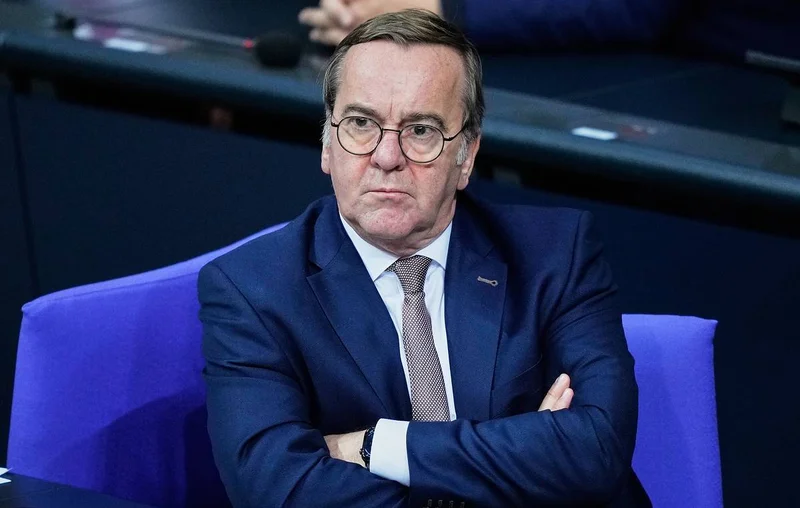 Defense chief reveals classified details of German RCH 155 deliveries to Kiev