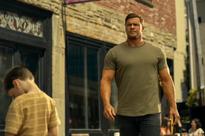 Alan Ritchson’s Reacher workout builds upper body muscle in just three moves