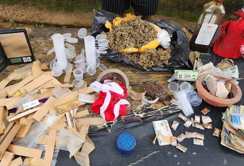 Police arrest 5 suspected drug dealers, recover illicit substances