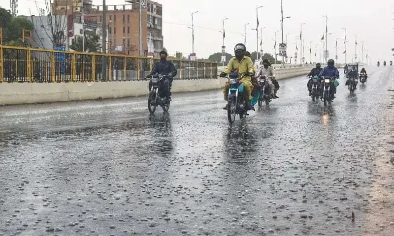 Parts of Karachi receive light showers; more rain expected