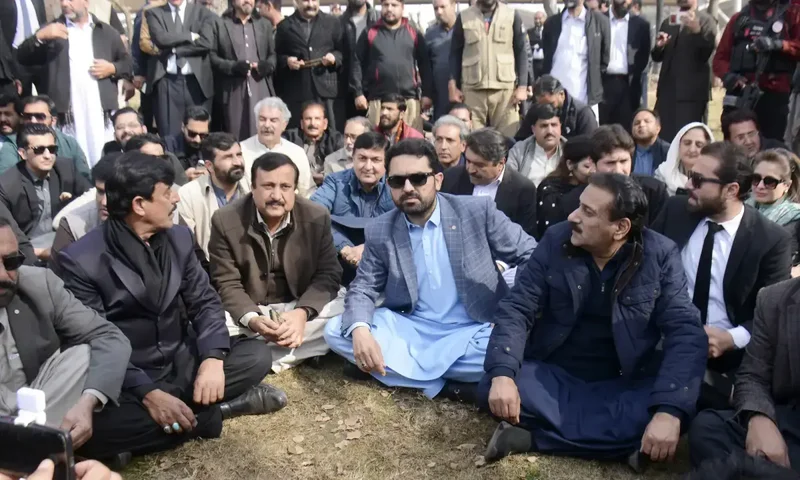 PTI protests outside Supreme Court over Imran’s health, pending cases