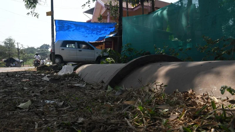 Clear encroachments from Pipeline Road in Kochi, says KWA