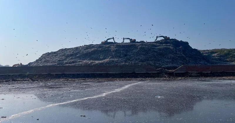 As Kashmir’s lakes choke on sewage and waste, communities still depend on polluted waters