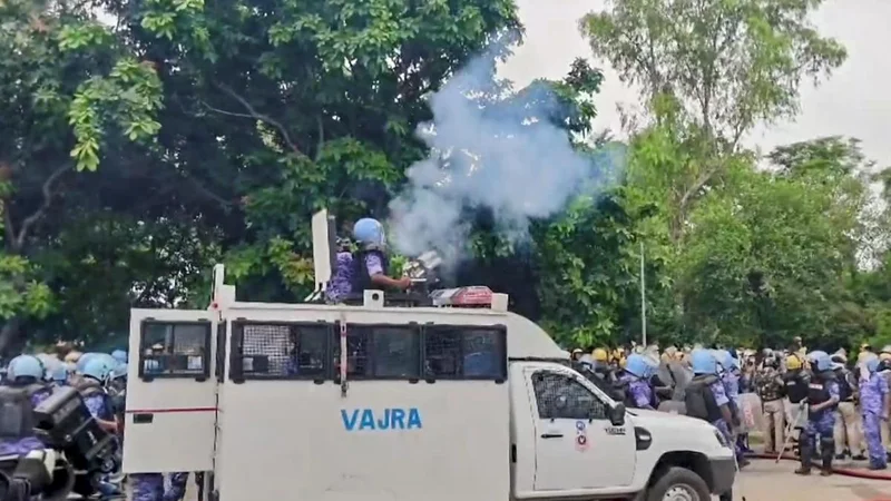 Tear gas, water cannons used against Qaumi Insaf morcha protesters, Punjab Bandh call on August 21