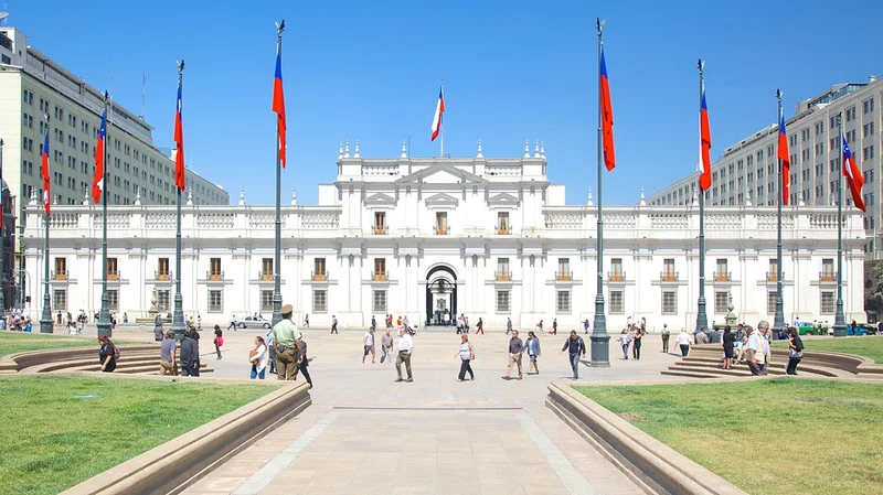 Chile Names 12 Experts to Redraw How the State Hires and Pays