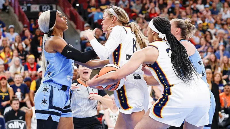 Sophie Cunningham vs DiJonai Carrington: How two ex-football players collided in the 'privilege' debate
