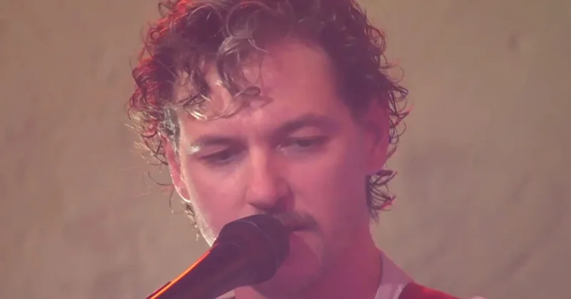 Saturday Sessions: Houndmouth performs "Tiger Blood"